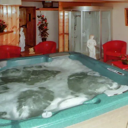 Hotel A 6 Bedroom With A Sauna And Mountain Views Located In The Alps